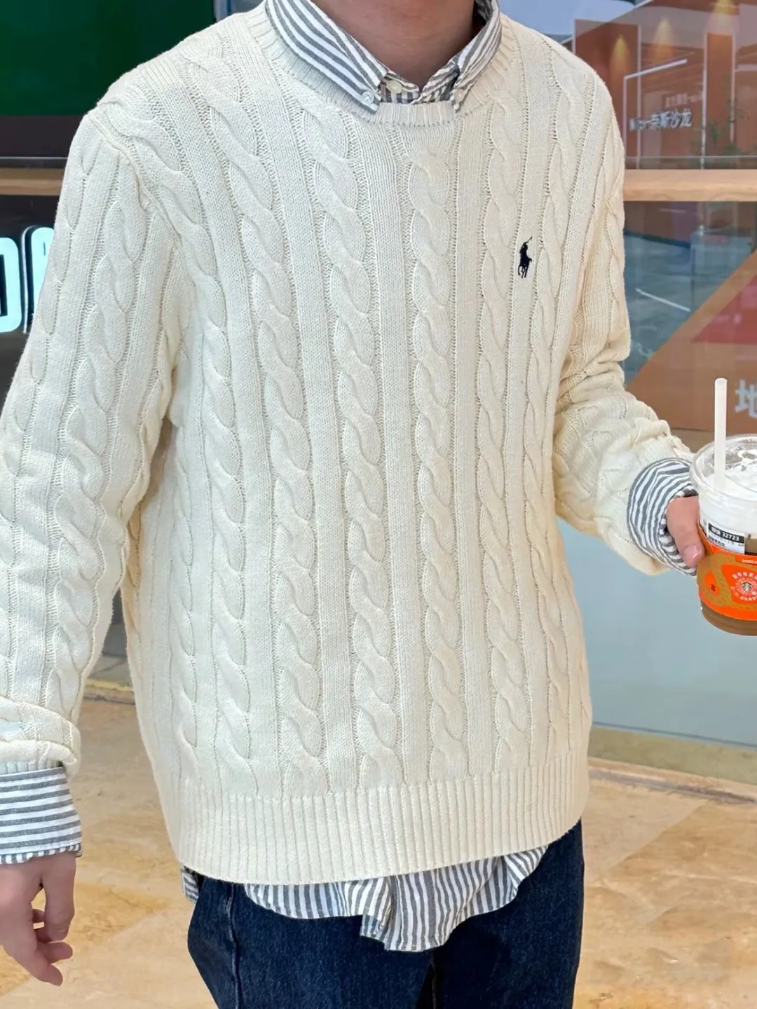 P200 RALPH LAUREN Ralph Lauren twelve-color classic small label embroidery round neck long-sleeved knitted sweater top, pure original high-density LOGO embroidery on the chest, original 1:1 customization of tag accessories. It is made of pure cotton yarn and multi-knitted, pure cotton is skin-friendly and comfortable, small braided round neck sweater with small label war horse embroidery🐎High quality. Follow the blogger to learn how to wear it! Let’s buy a Ralph Lauren cable sweater. It’s a super hard-to-find series after it became popular. It’s hard to find one on the official website. It’s simple and practical, has a lazy and loose feel, soft and delicate feel, and has a loose fit. Whether worn alone or layered, you can wear a simple one to create different styles of fashion!   Color: white, black, navy (white label), gray (white label), pink, red, khaki, blue, apricot, navy (red label), gray (black label), coffee Size: S M L XL